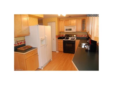 Gas stove, all appliances stay, open kitchen to gr