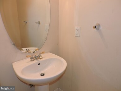 8427 Ice Crystal Dr, Laurel, MD 20723 - photo 7