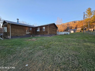 798 Sand Cave Rd, Ewing, VA 24248 - photo 5