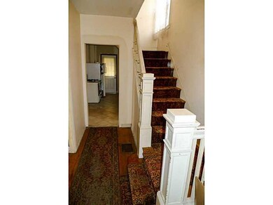 Entry/Foyer.