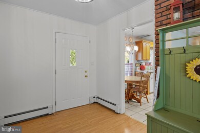 33 Sugarplum Rd, Levittown, PA 19056 - photo 5