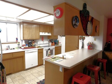 1220 SW Aberdeen Way, Grants Pass, OR 97526 - photo 2