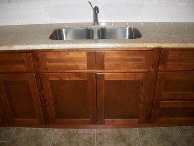 10907 N Connecticut Kitchen 8