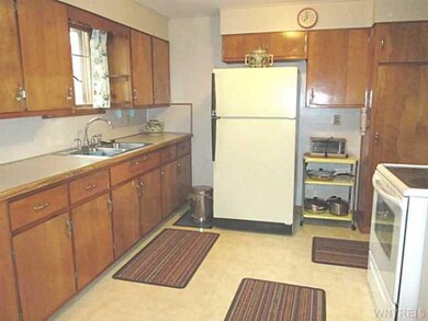 Kitchen. Plenty of cabinets.  Applnces r negotiabl