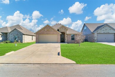 3207 Windcrest Dr, Granbury, TX 76049 - photo 4