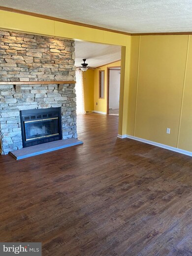 509 Caravelle Ln, Reading, PA 19606 - photo 6