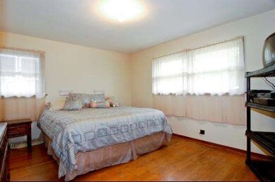 908 Manchester Ave, Westchester, IL 60154 - photo 5