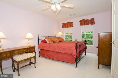 7622 Seabrook Ln, Springfield, VA 22153 - photo 3