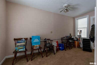 825 Esplanade Ave, Davenport, IA 52803 - photo 5