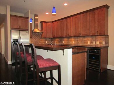 Kitchen - Granite countertops, stainless appliance