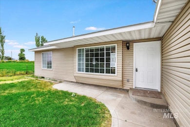 Property entrance featuring a lawn