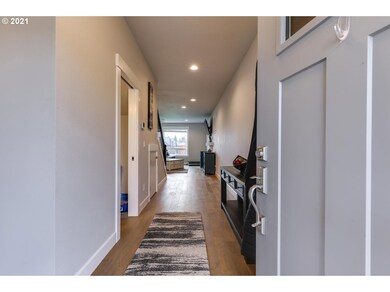 1015 NE 18th Ave, Canby, OR 97013 - photo 2