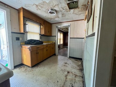 130 Wilkins Ave, Bridgeport, CT 06606 - photo 6