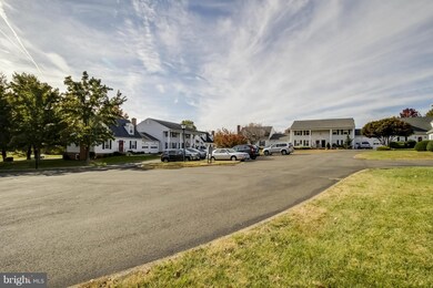 554 Tiffany Ct, Warrenton, VA 20186 - photo 2