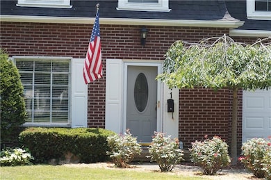 1411 Laurel Dr, Columbus, IN 47203 - photo 2