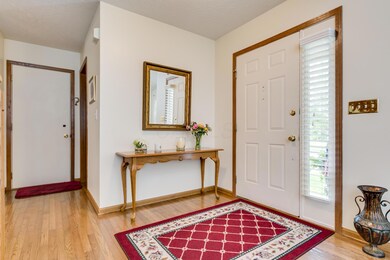 Entry w/beautiful wood floors