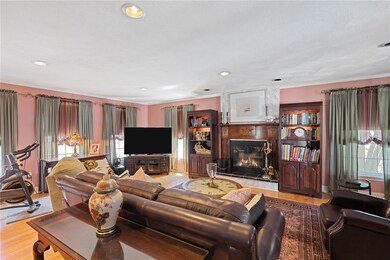 40 High Meadow Ln, Wakefield, RI 02879 - photo 2