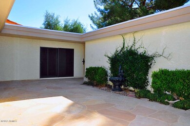 Courtyard w/ flagstone