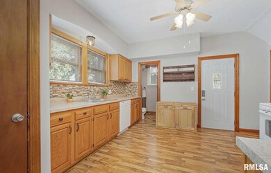 2415 Tremont Ave, Davenport, IA 52803 - photo 7