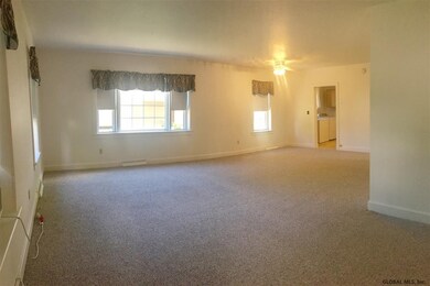 21 Park St, Saratoga Springs, NY 12866 - photo 4