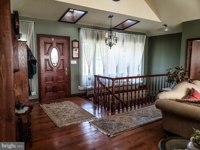 456 Lindman Dr, Chambersburg, PA 17202 - photo 2