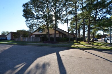 6203 Downwood Forest Dr, Houston, TX 77088 - photo 4