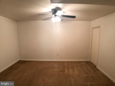 9527 Barcellona Ct, Fairfax, VA 22031 - photo 5