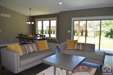 6325 SW 44th St, Topeka, KS 66610 - photo 5