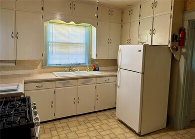 1611 5th Ave SE, Cedar Rapids, IA 52403 - photo 4