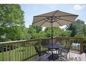 DECK OVERLOOKS FENCED YARD