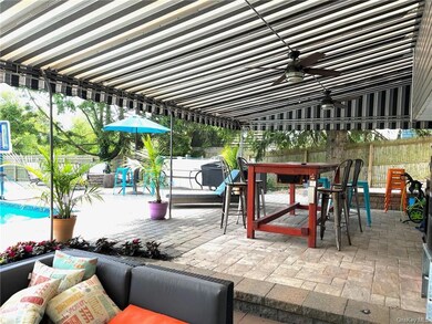 80 Udalia Ct, West Islip, NY 11795 - photo 3