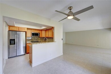 4770 Bayview Dr unit 111, Fort Lauderdale, FL 33308 - photo 3