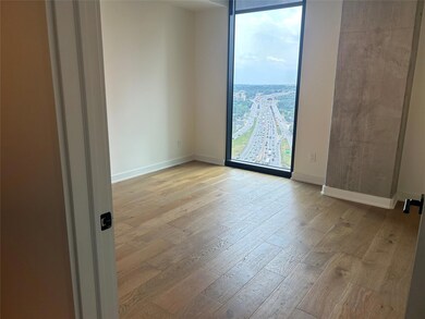 Empty room featuring baseboards and hardwood / wo