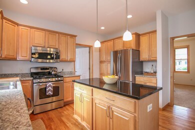 2802 Hollyhock St, Fitchburg, WI 53711 - photo 2