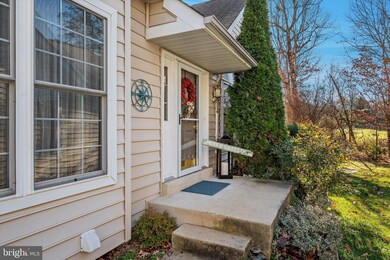 25681 Tremaine Terrace, Chantilly, VA 20152 - photo 4