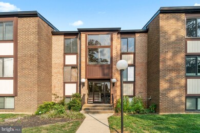 3113 Buccaneer Ct unit 202, Fairfax, VA 22031 - photo 2