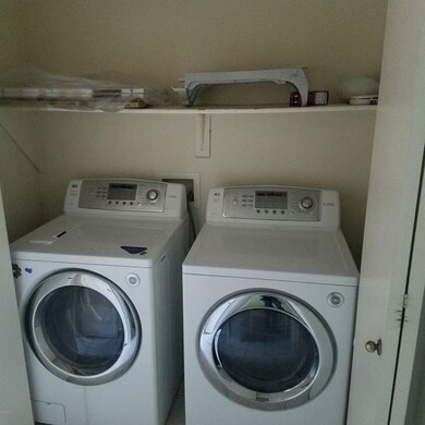 Washer/Dryer Included
