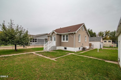 205 3rd St NE, Hazen, ND 58545 - photo 3