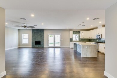 Family/Kitchen