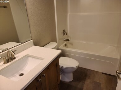 1021 Chestnut St, Independence, OR 97351 - photo 4