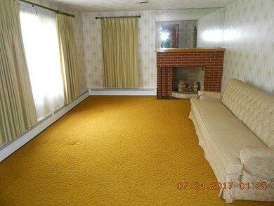 305 Roosevelt Ave, Springfield, MA 01118 - photo 4