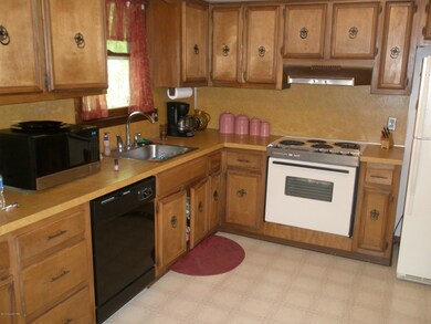 120 Laurel Ln, Effort, PA 18330 - photo 2