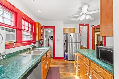 3419 Superior Park Dr, Cleveland Heights, OH 44118 - photo 5