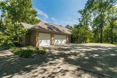 924 SQUARE FOOT GARAGE