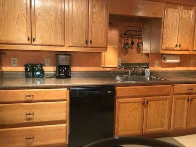 Rivermoor Landing unit 49, Newmarket, NH 03857 - photo 2