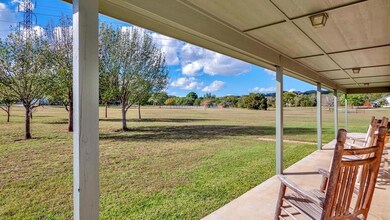 608 Northwest Dr, Fredericksburg, TX 78624 - photo 2