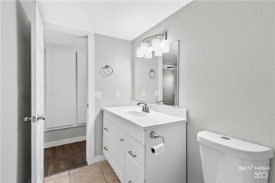 2437 W Magnolia