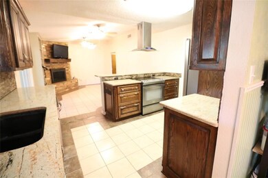 1517 Oakridge Ct W, Azle, TX 76020 - photo 6