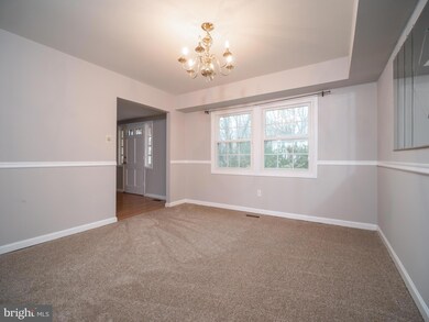 8904 Royal Ridge Ln, Laurel, MD 20708 - photo 5