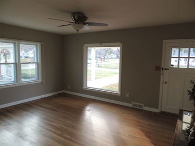 1955 W 7th St, Waterloo, IA 50702 - photo 2